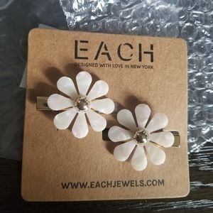 EACH Jewels Flower Hair Clips